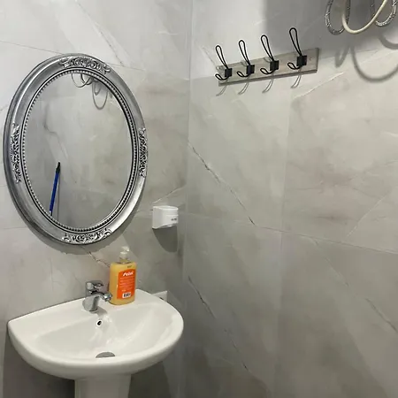 Banaj Hotel *